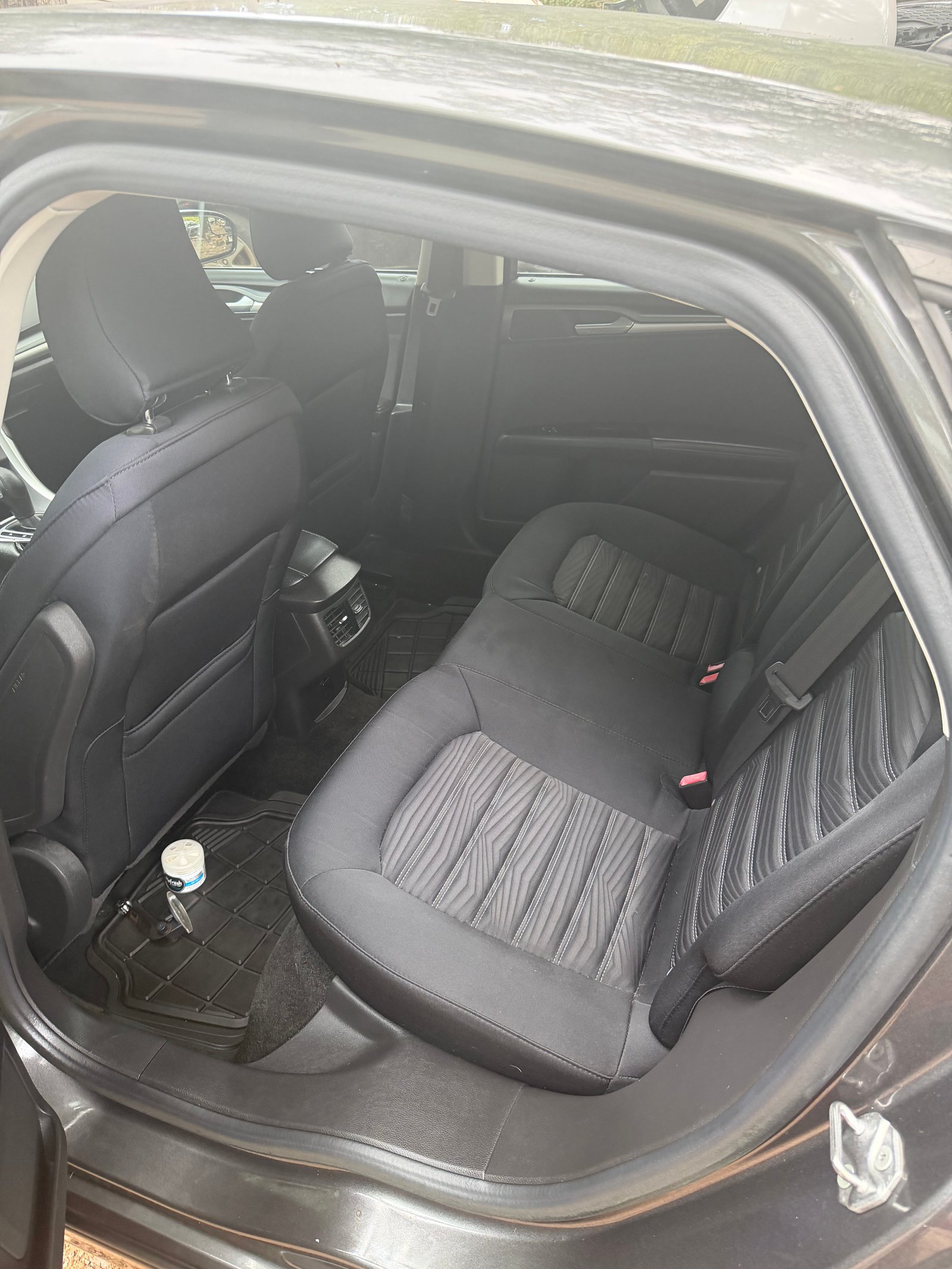 2016 Ford Fusion photo 2